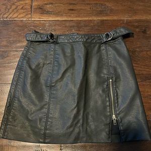 Free people size 4 leather skirt.  Zip slit front.  Zip back.  EXCELLENT COND.